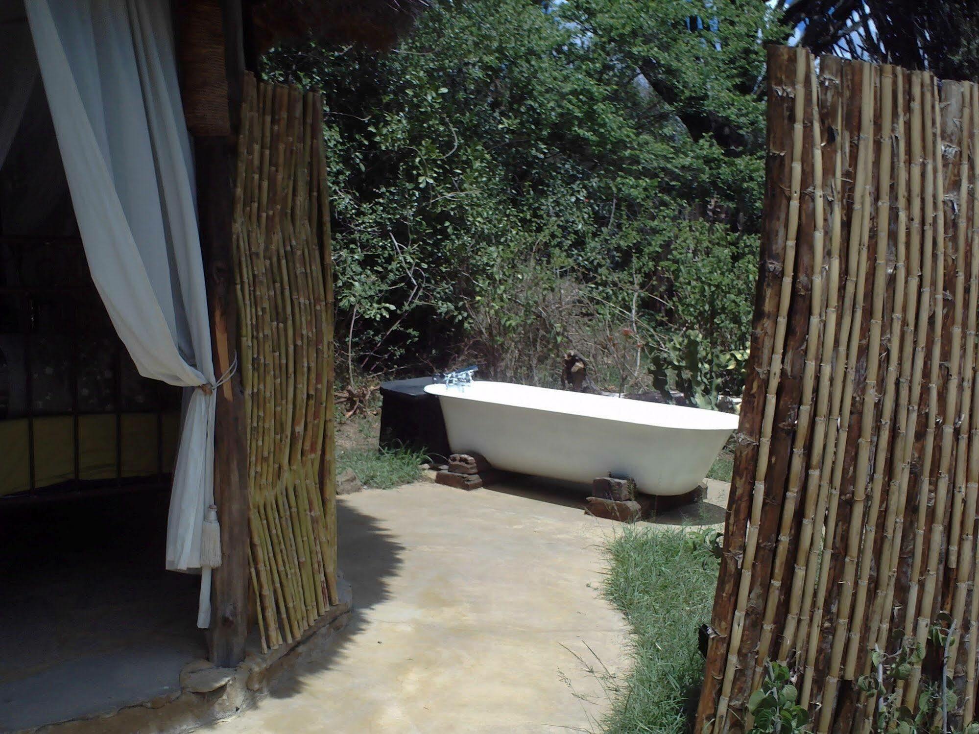 Hotel Mbweha Camp à Elmenteita Extérieur photo