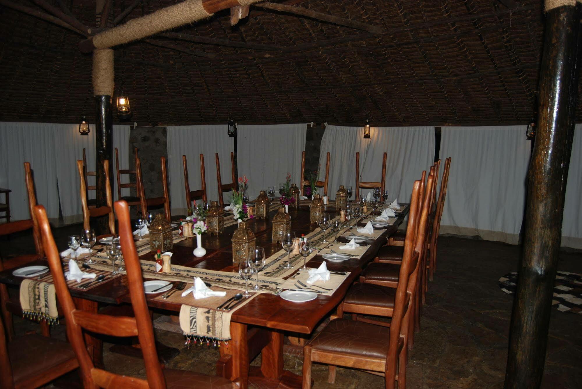 Hotel Mbweha Camp à Elmenteita Extérieur photo